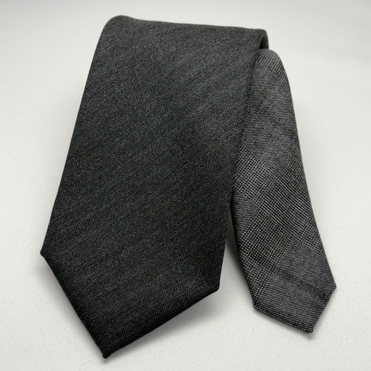 Franco Spada ( フランコスパダ )  Solid Wool ( ヘリンボーン無地 )コンビネーションネクタイ Vitale Barberis Canonico ( ビダル バルべリス カノニコ )：大剣チャコール×小剣シャドーチェックLグレー