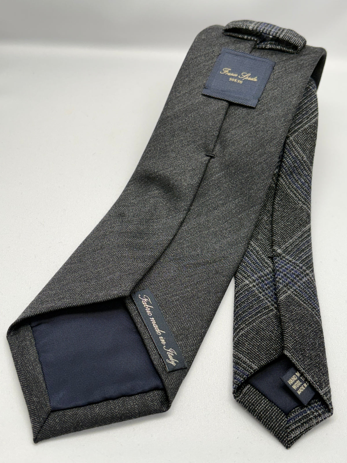 Franco Spada ( フランコスパダ )  Solid Wool ( ヘリンボーン無地 )コンビネーションネクタイ Vitale Barberis Canonico ( ビダル バルべリス カノニコ )：大剣チャコール×小剣チェックダークグレー