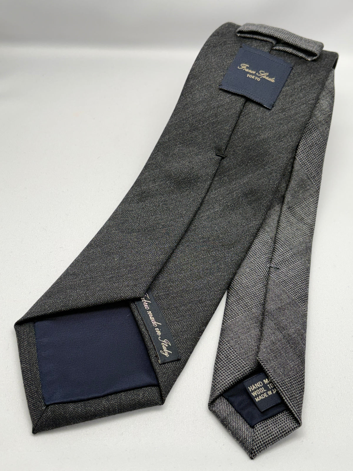 Franco Spada ( フランコスパダ )  Solid Wool ( ヘリンボーン無地 )コンビネーションネクタイ Vitale Barberis Canonico ( ビダル バルべリス カノニコ )：大剣チャコール×小剣シャドーチェックLグレー