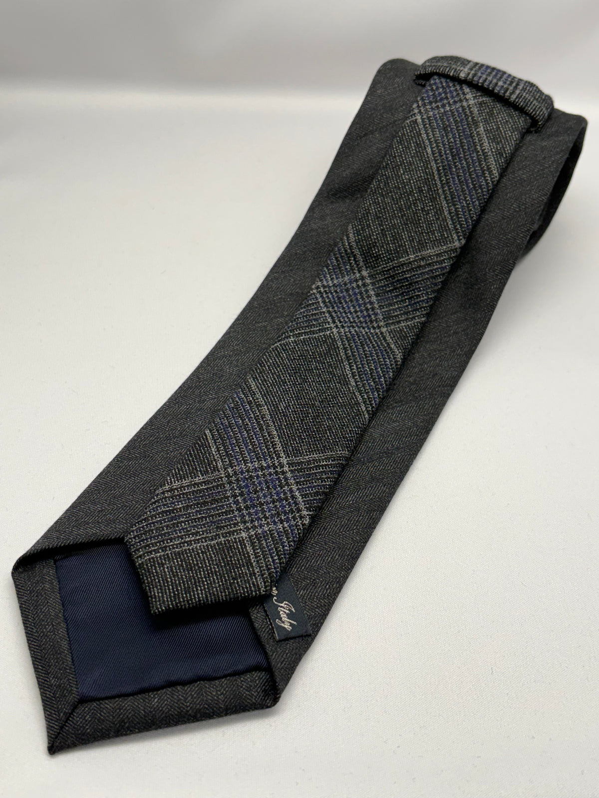 Franco Spada ( フランコスパダ )  Solid Wool ( ヘリンボーン無地 )コンビネーションネクタイ Vitale Barberis Canonico ( ビダル バルべリス カノニコ )：大剣チャコール×小剣チェックダークグレー