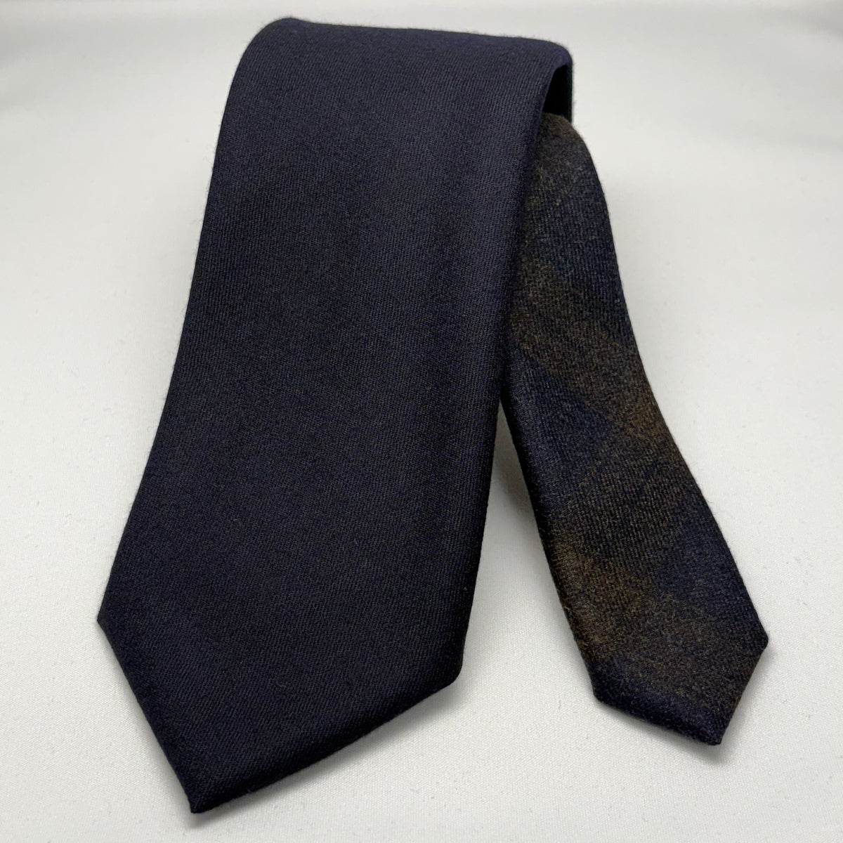 Franco Spada ( フランコスパダ )  Solid Wool ( 綾無地 )コンビネーションネクタイ Vitale Barberis Canonico ( ビダル バルべリス カノニコ )：大剣ネイビー×小剣チェックネイビー×ブラウン