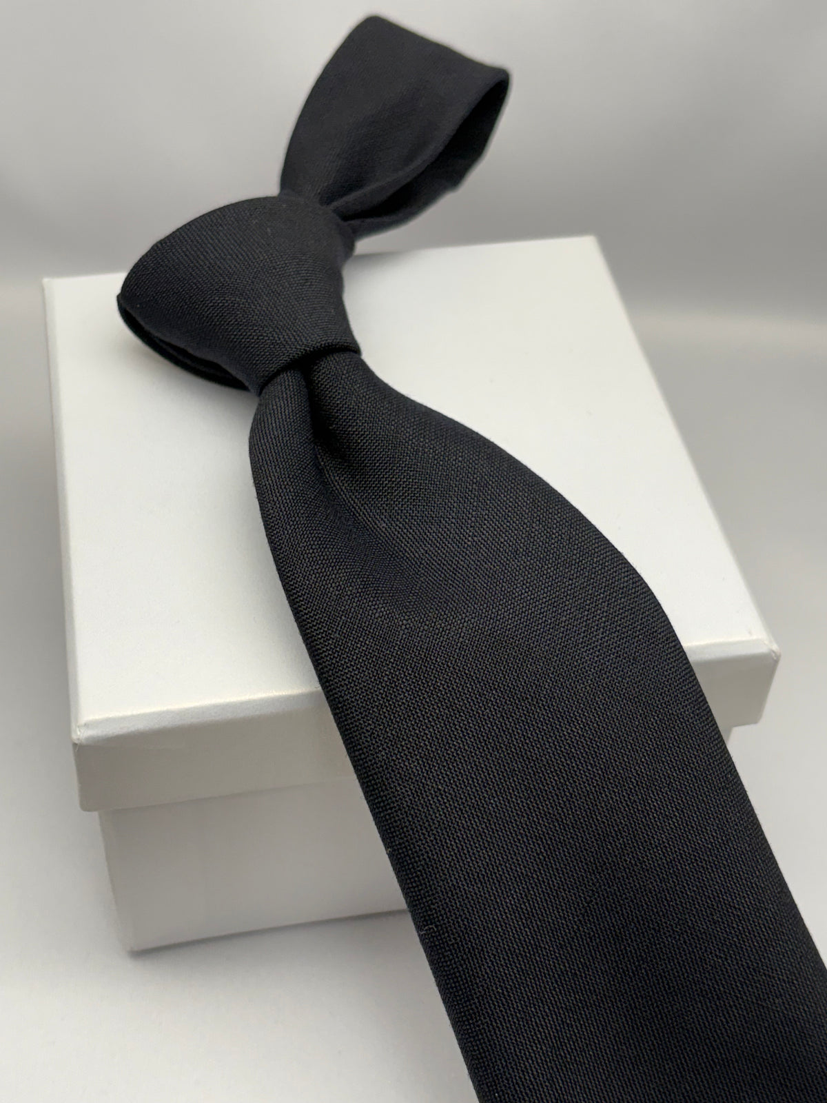 Franco Spada ( フランコスパダ ) ウールキッドモヘア無地ネクタイDORMEUIL (ドーメル) SUPER BRIO（スーパーブリオ)：ブラック