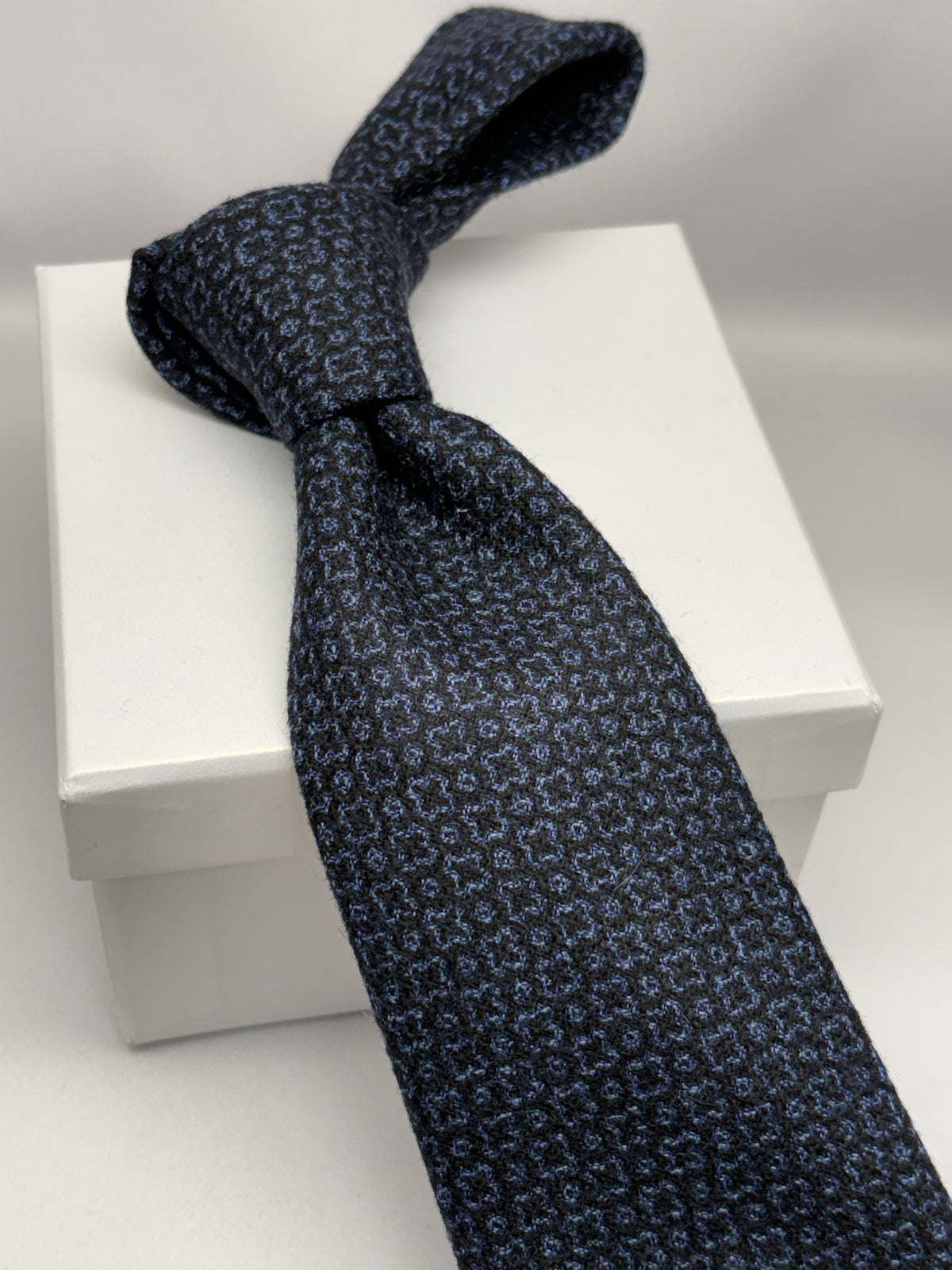 Franco Spada ( フランコスパダ )  小紋ジャガードウールネクタイ Vitale Barberis Canonico ( ビィターレバルべリス カノニコ )：ネイビー×サックス