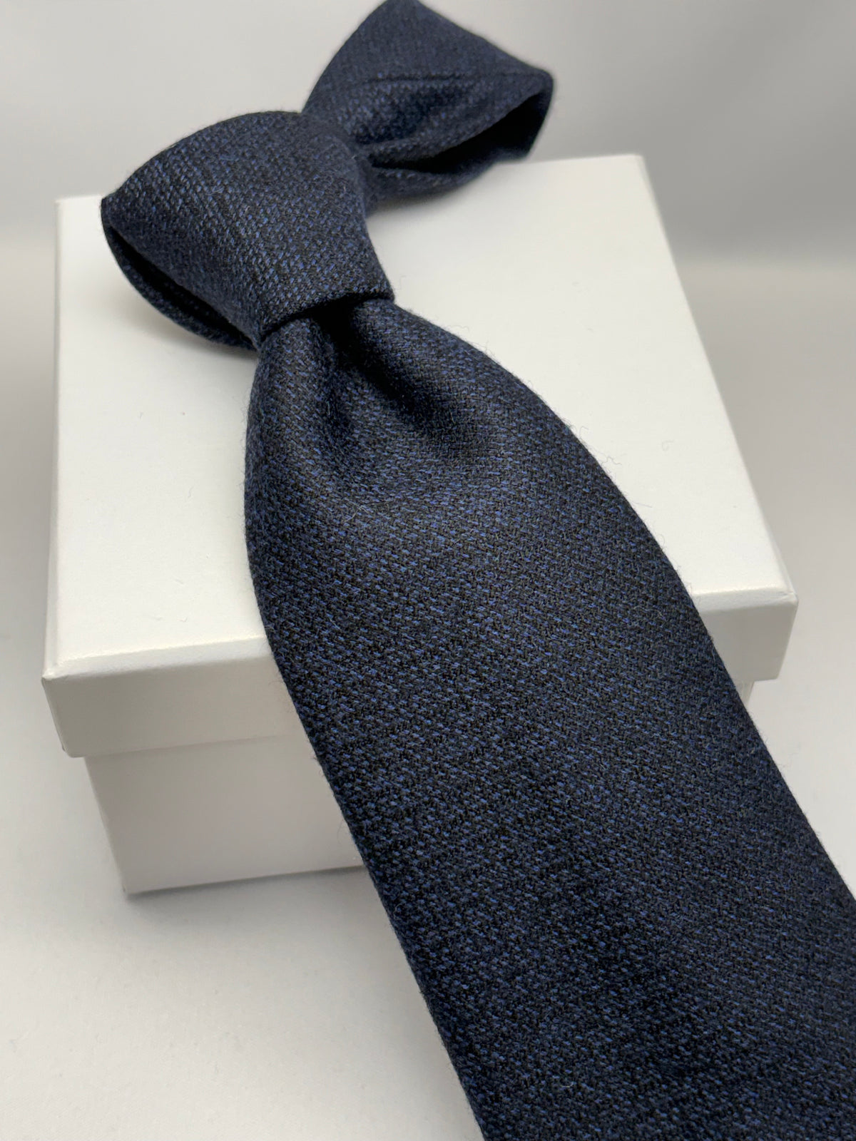 Franco Spada ( フランコスパダ ) ドビー無地ウールネクタイ DORMEUIL (ドーメル) AMADEUS ACTION (アマデウス アクション)：ネイビー