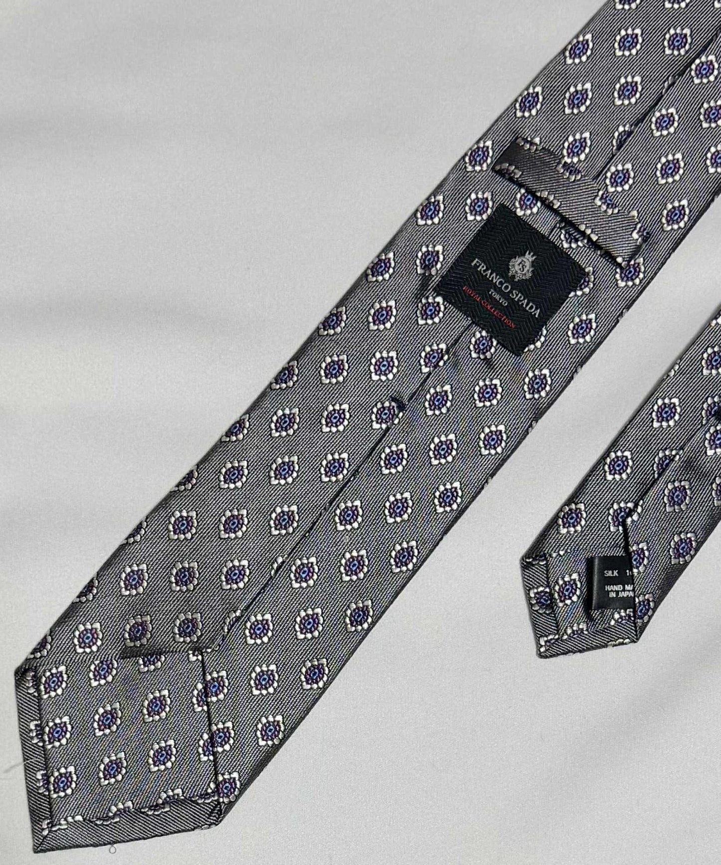 Franco Spada ( フランコスパダ )🆕コンテンポラリーブリティッシュ小紋JQネクタイ：スチールグレー