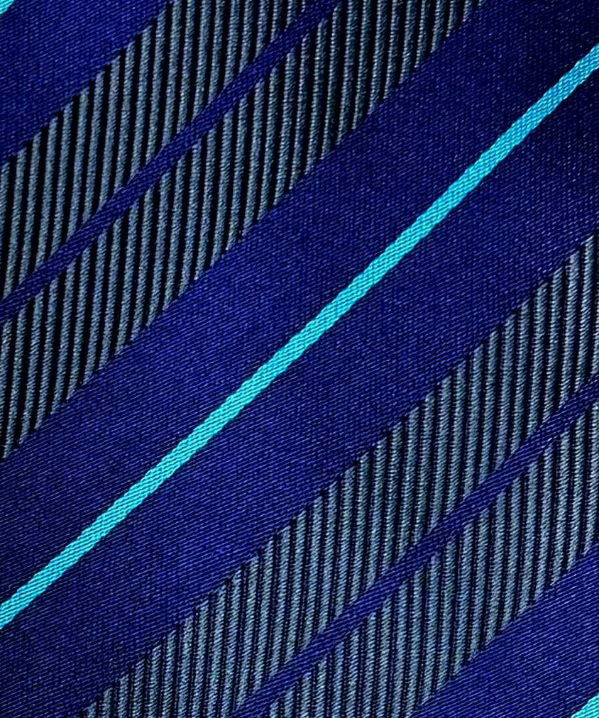 Franco Spada ( フランコスパダ )🆕コンテンポラリーブリティッシュオルタネートサテンストライプネクタイ：グレー×ネイビー×ターコイズ