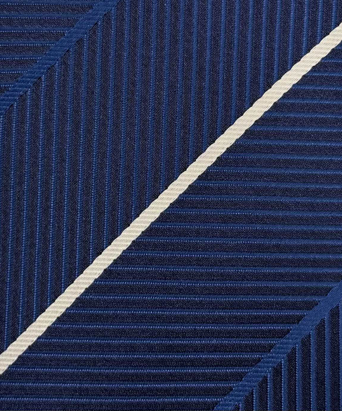 Franco Spada ( フランコスパダ )🆕コンテンポラリーブリティッシュチョークストライプネクタイ：ネイビー×ペッパーホワイト