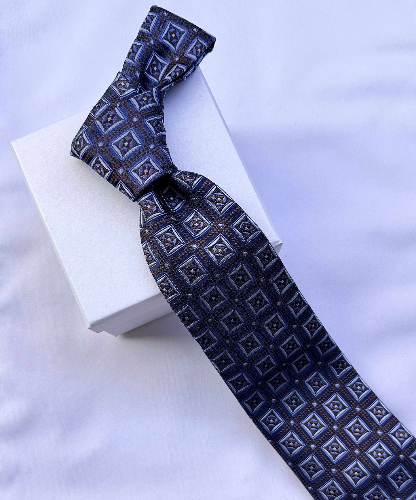 Franco Spada ( フランコスパダ )🆕コンテンポラリーブリティッシュメダリオンJQネクタイ①：ブラウン×サックスブルー