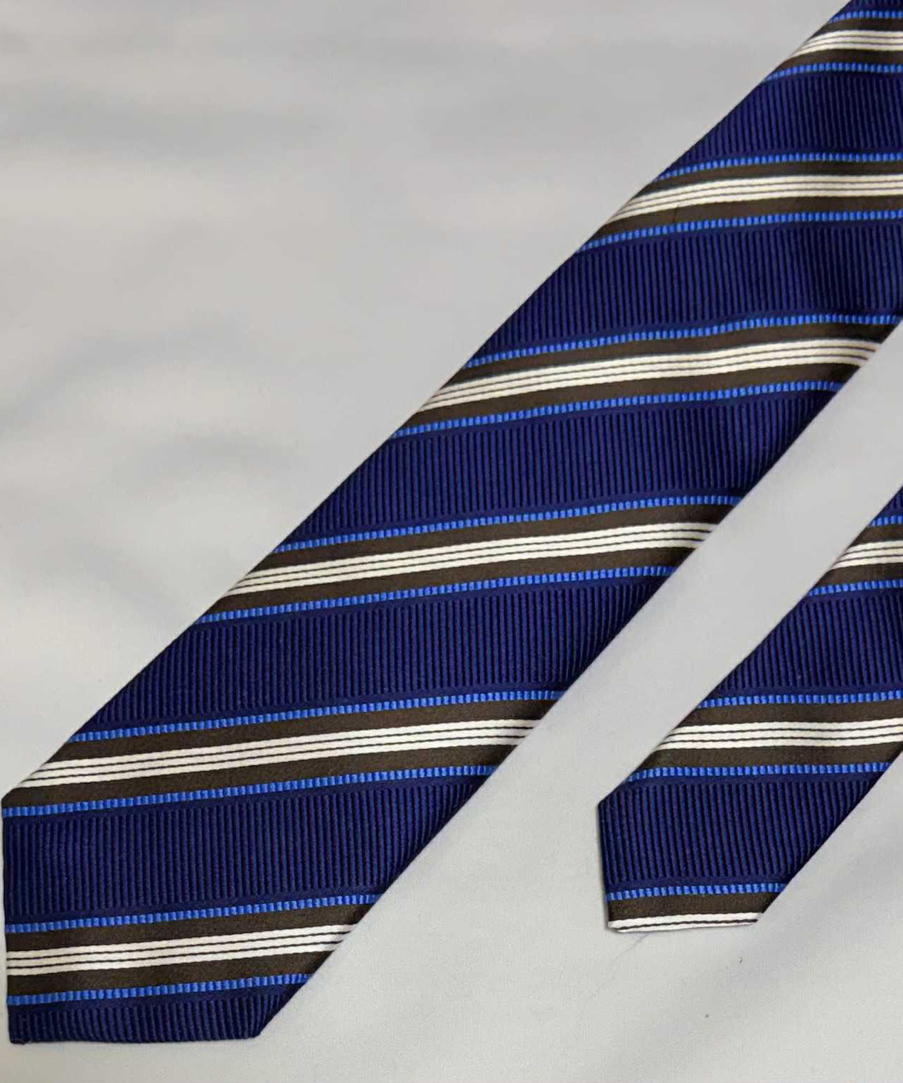 Franco Spada ( フランコスパダ )🆕コンテンポラリーブリティッシュレジメンタルストライプネクタイ：ネイビー×ブラウン×サックス