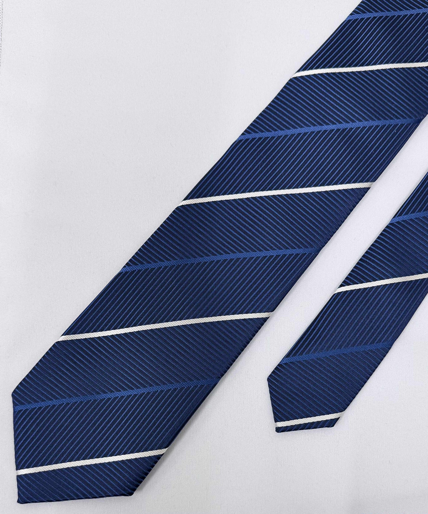 Franco Spada ( フランコスパダ )🆕コンテンポラリーブリティッシュチョークストライプネクタイ：ネイビー×ペッパーホワイト