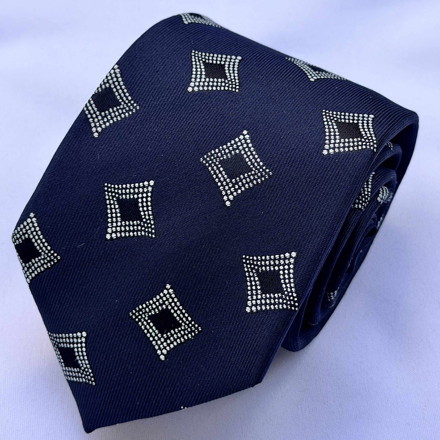 Franco Spada ( フランコスパダ )🆕コンテンポラリーブリティッシュジオメトリックJQネクタイ①：ネイビー