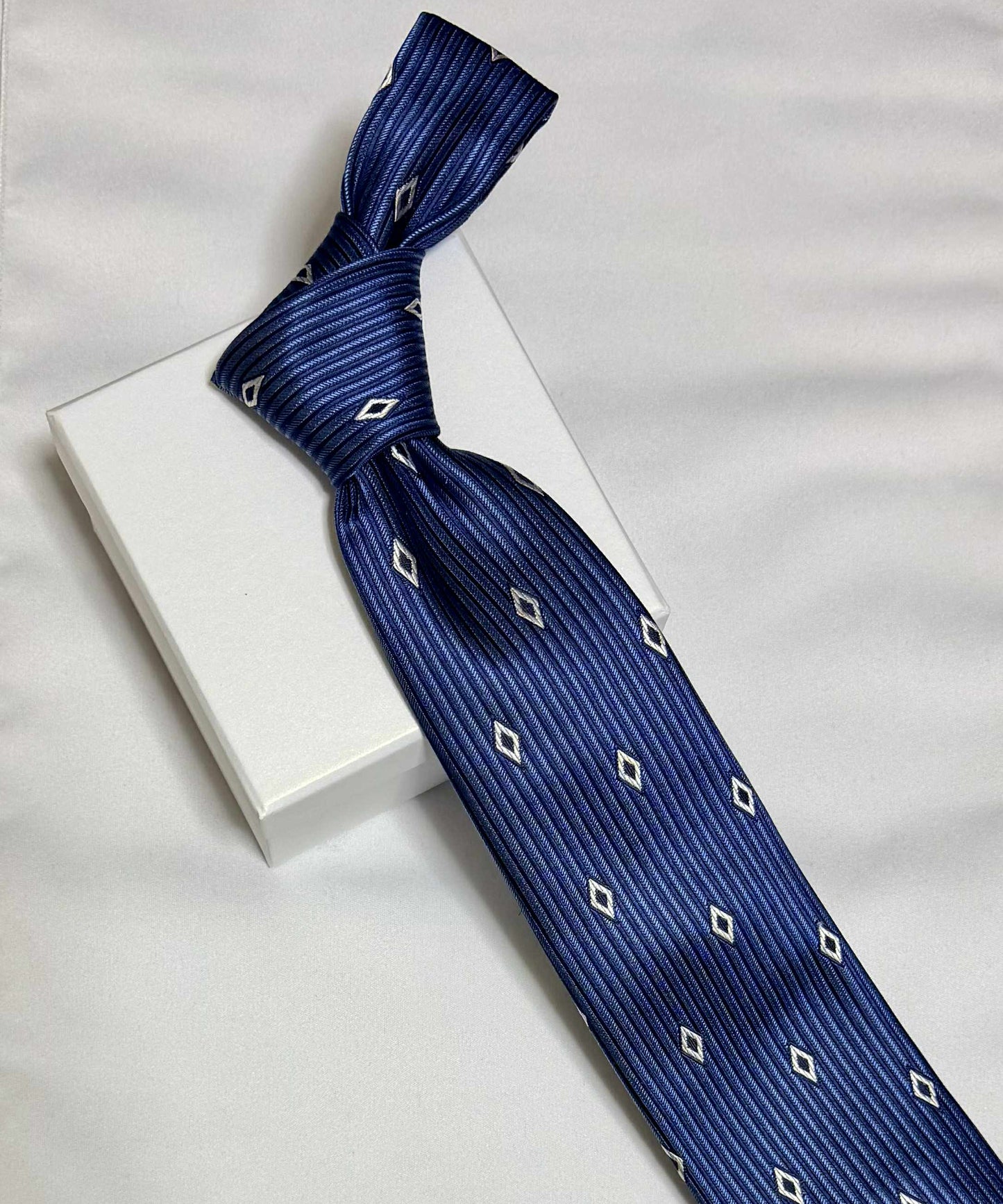 Franco Spada ( フランコスパダ )🆕コンテンポラリーブリティッシュダイヤカットJQネクタイ：ミディアムブルー